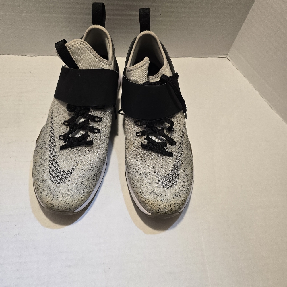 Women athletic shoes